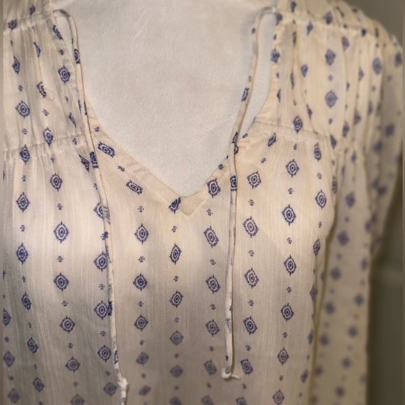 Old Navy Chiffon smocked poet swing blouse- geometric pattern, small white/blue - Picture 9 of 11
